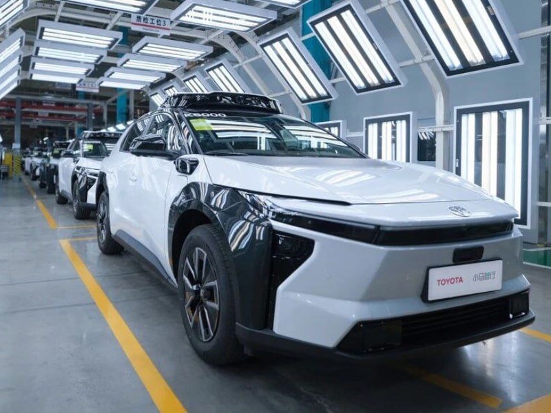 Kyiv Auto Trade | Роботаксі Toyota bZ4X: 3000 безпілотників до кінця року